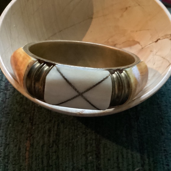 BOHO STYLE, VINTAGE CAMEL BONE & BRASS INLAY BRACELET - Picture 1 of 7